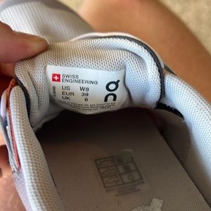 OC women’s tennis shoe